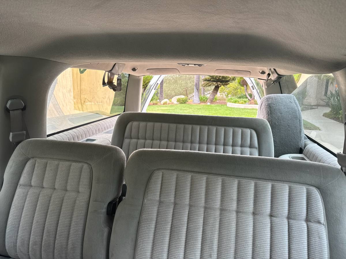 Gmc-suburban-1500-1994-white-11
