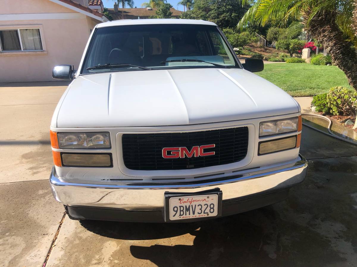 Gmc-suburban-1500-1994-white-4