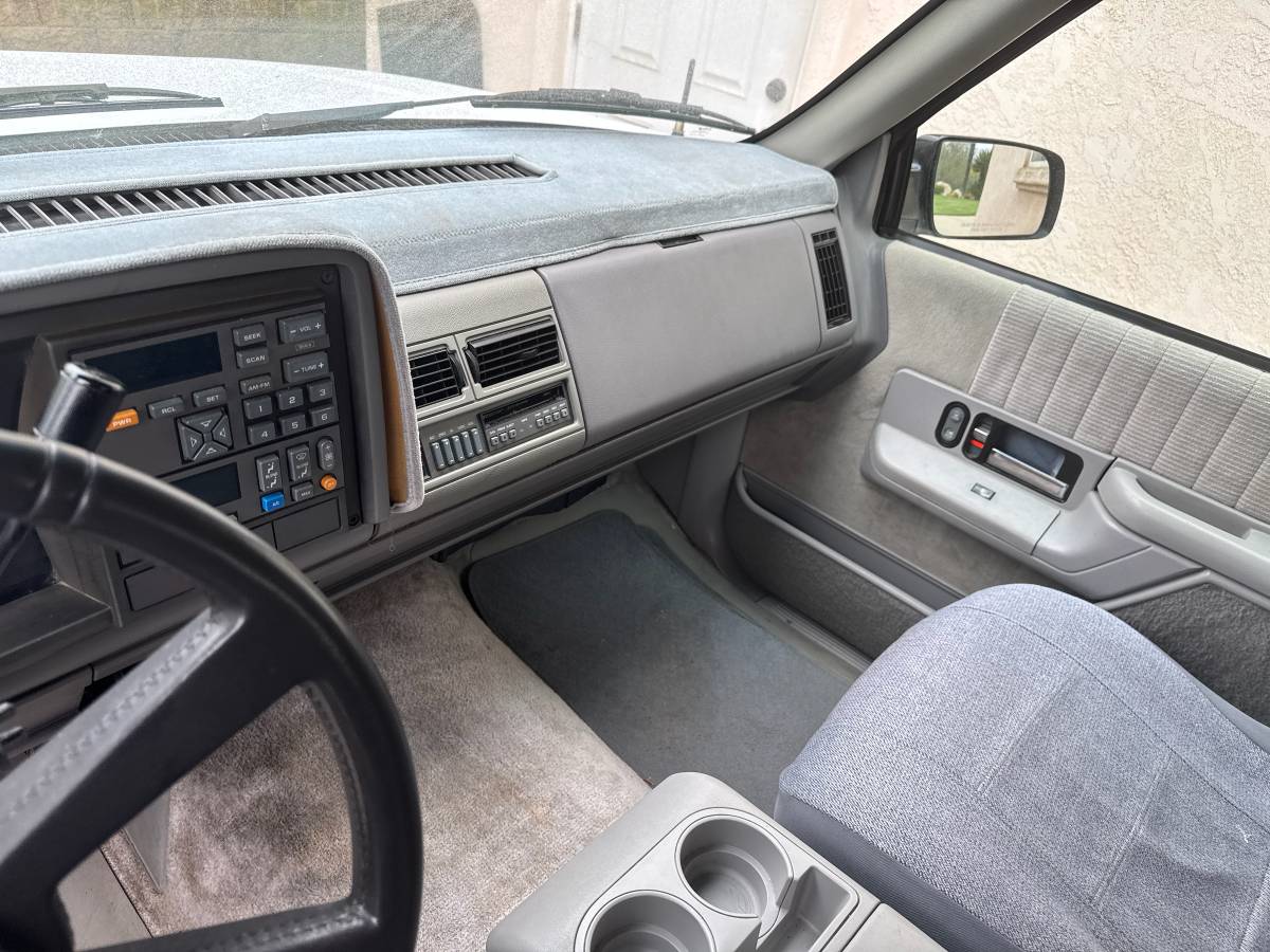 Gmc-suburban-1500-1994-white-8