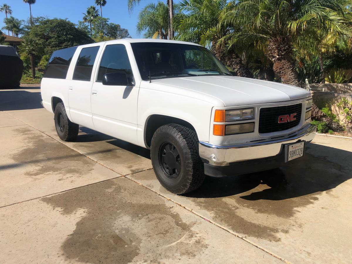 Gmc-suburban-1500-1994-white