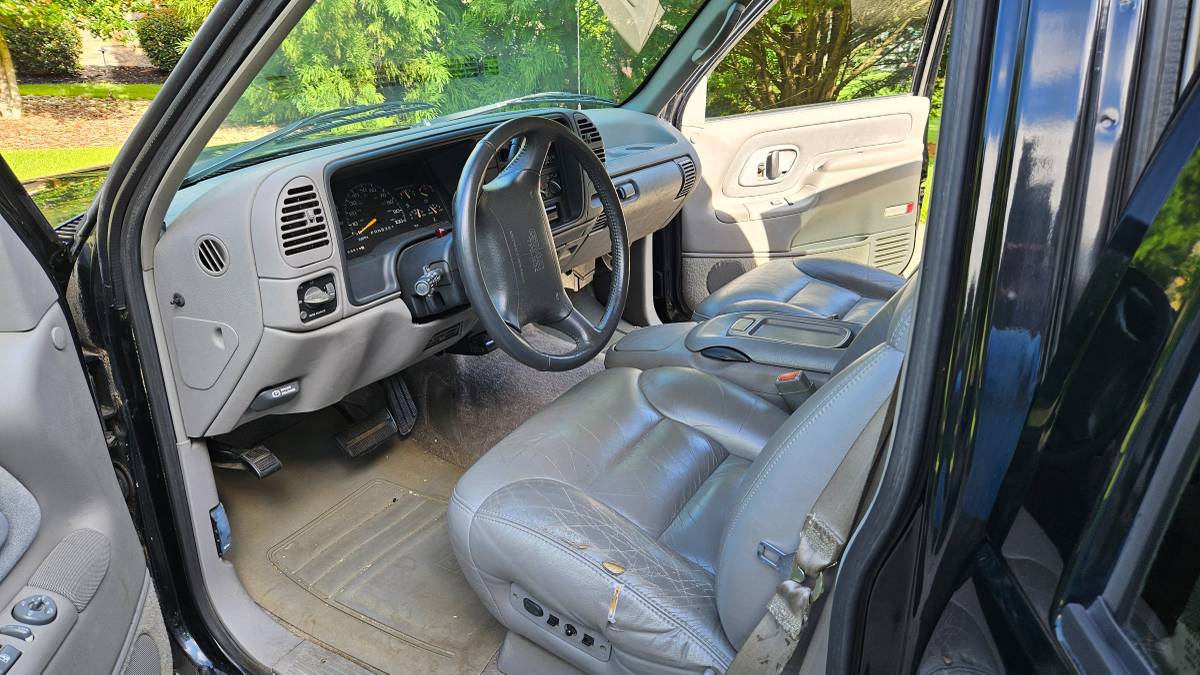 Gmc-suburban-1500-1996-black-14