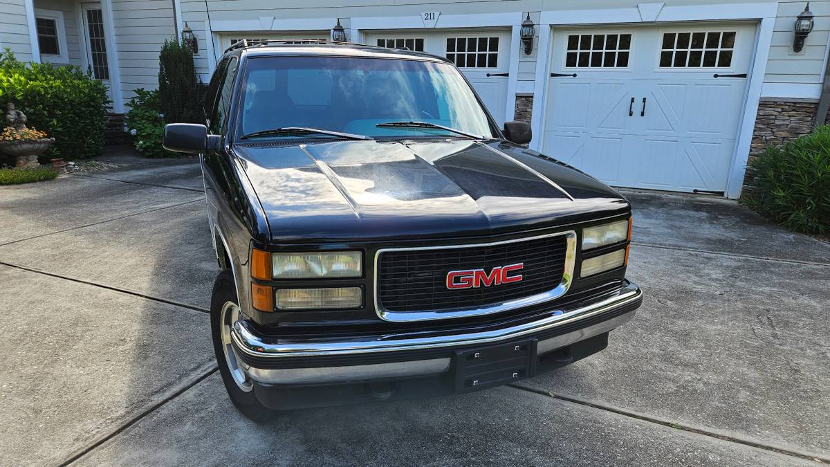 Gmc-suburban-1500-1996-black-5