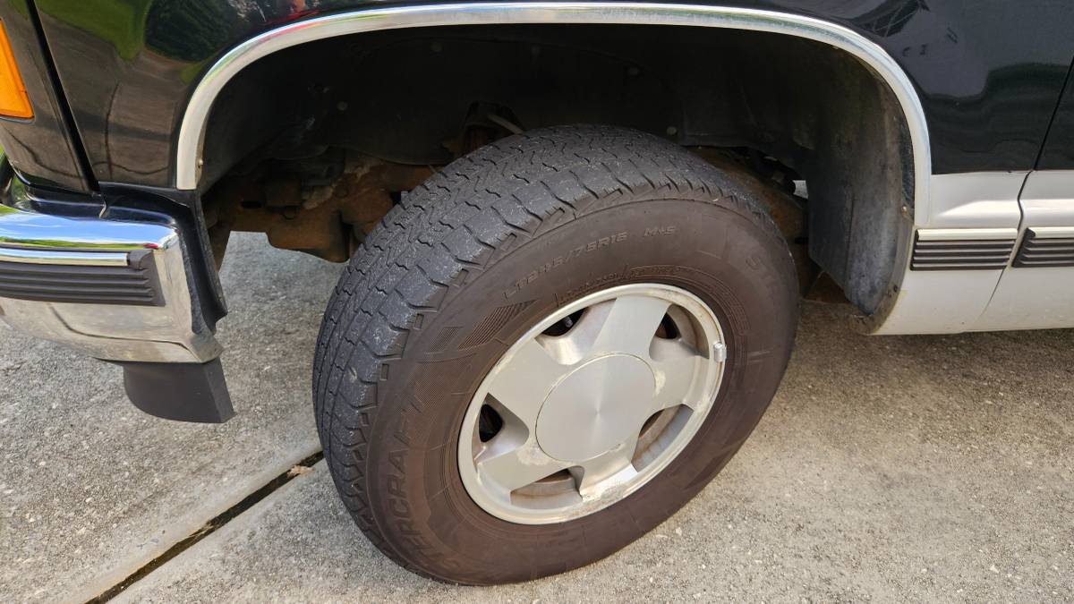 Gmc-suburban-1500-1996-black-7