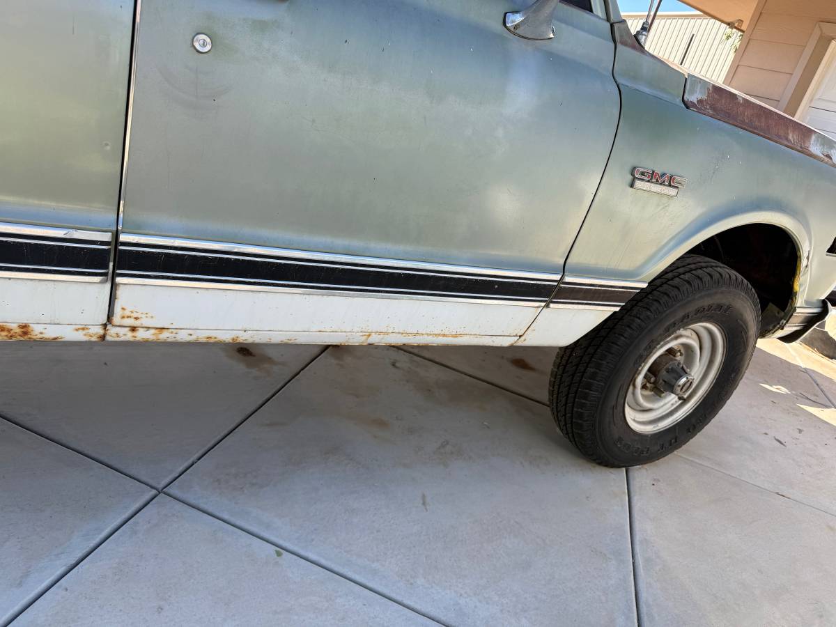 Gmc-suburban-1972-green-10