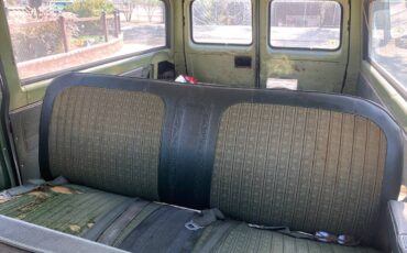 Gmc-suburban-1972-green-11