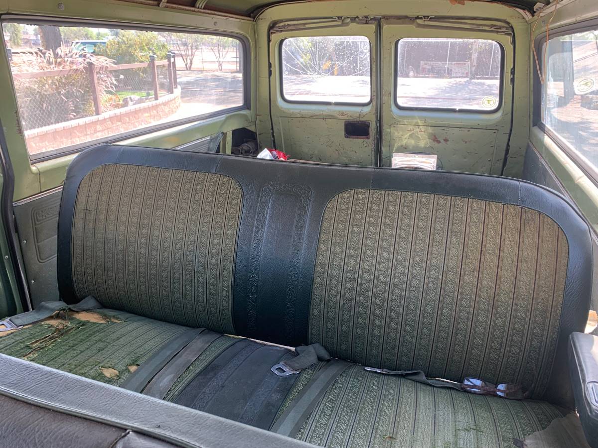 Gmc-suburban-1972-green-11