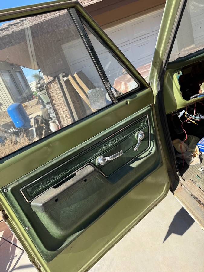 Gmc-suburban-1972-green-7