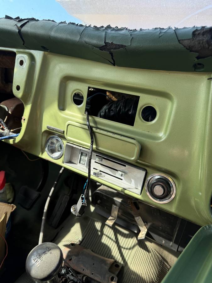 Gmc-suburban-1972-green-8