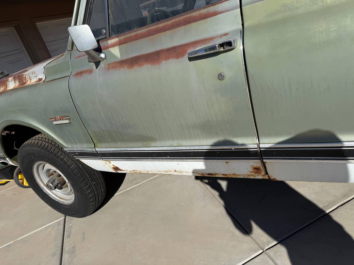 Gmc-suburban-1972-green-9