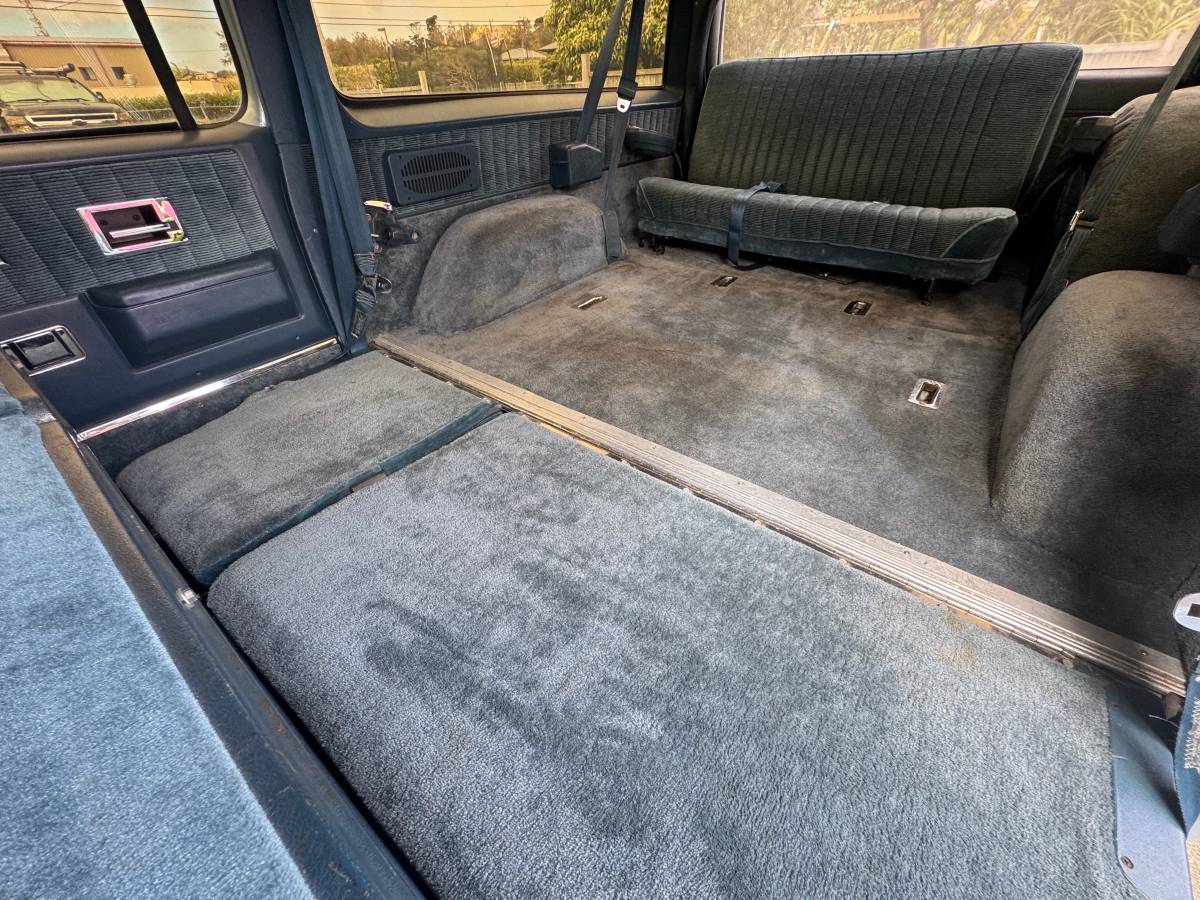 Gmc-suburban-1989-3
