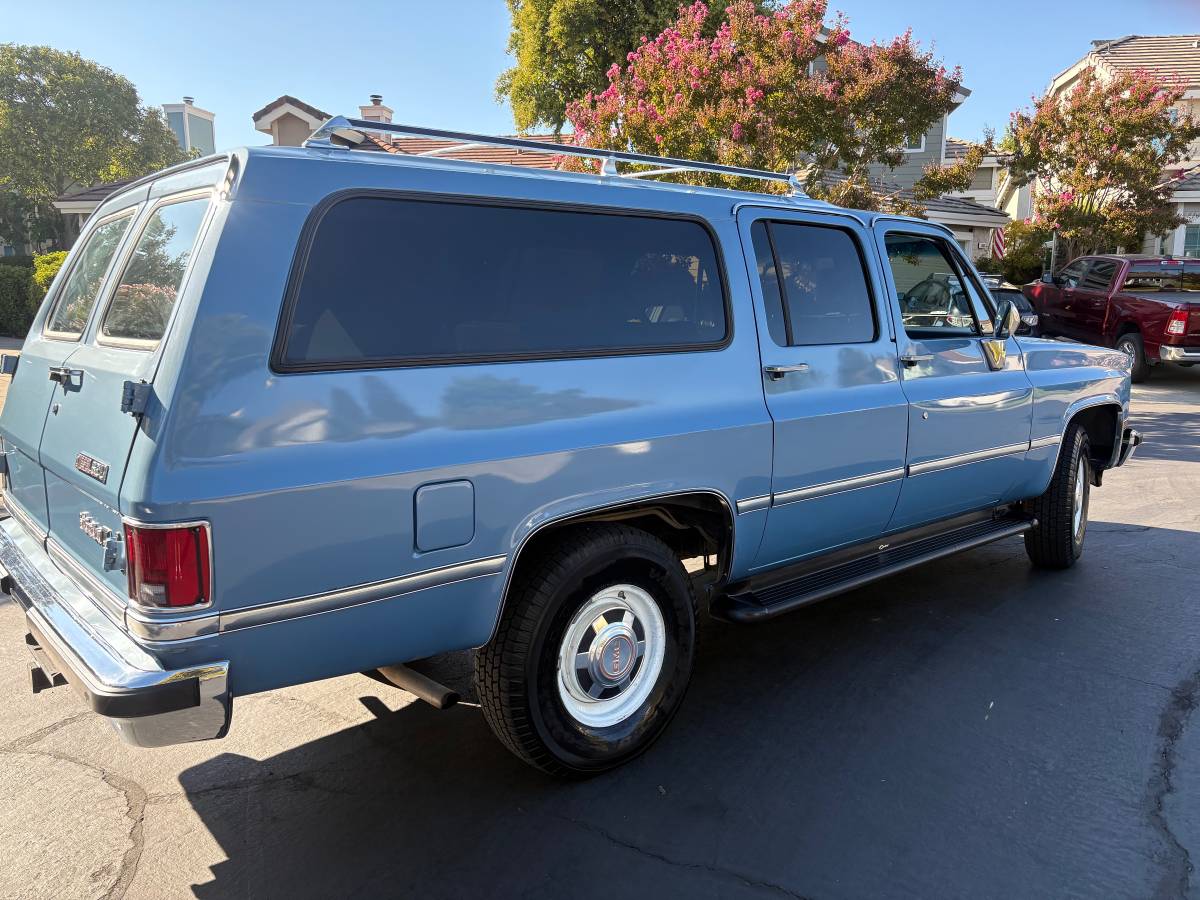 Gmc-suburban-2500-diesel-1986-10