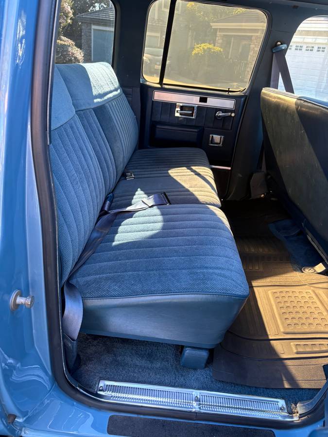 Gmc-suburban-2500-diesel-1986-6