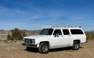 Gmc-suburban-diesel-1983-white-10