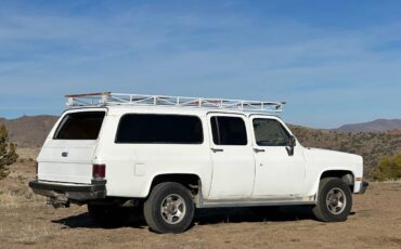 Gmc-suburban-diesel-1983-white-11