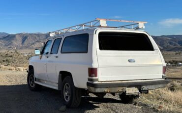 Gmc-suburban-diesel-1983-white-13