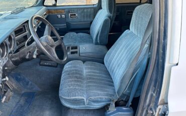 Gmc-suburban-diesel-1983-white-16