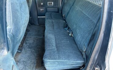 Gmc-suburban-diesel-1983-white-8