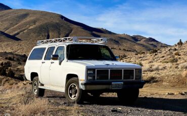 Gmc-suburban-diesel-1983-white-9