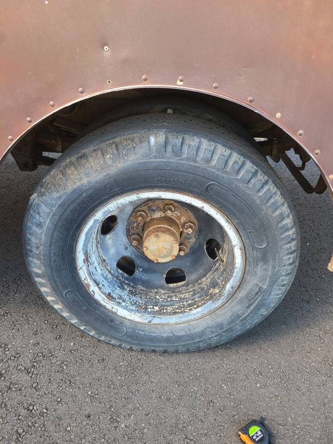 Gmc-v4000-1962-brown-10