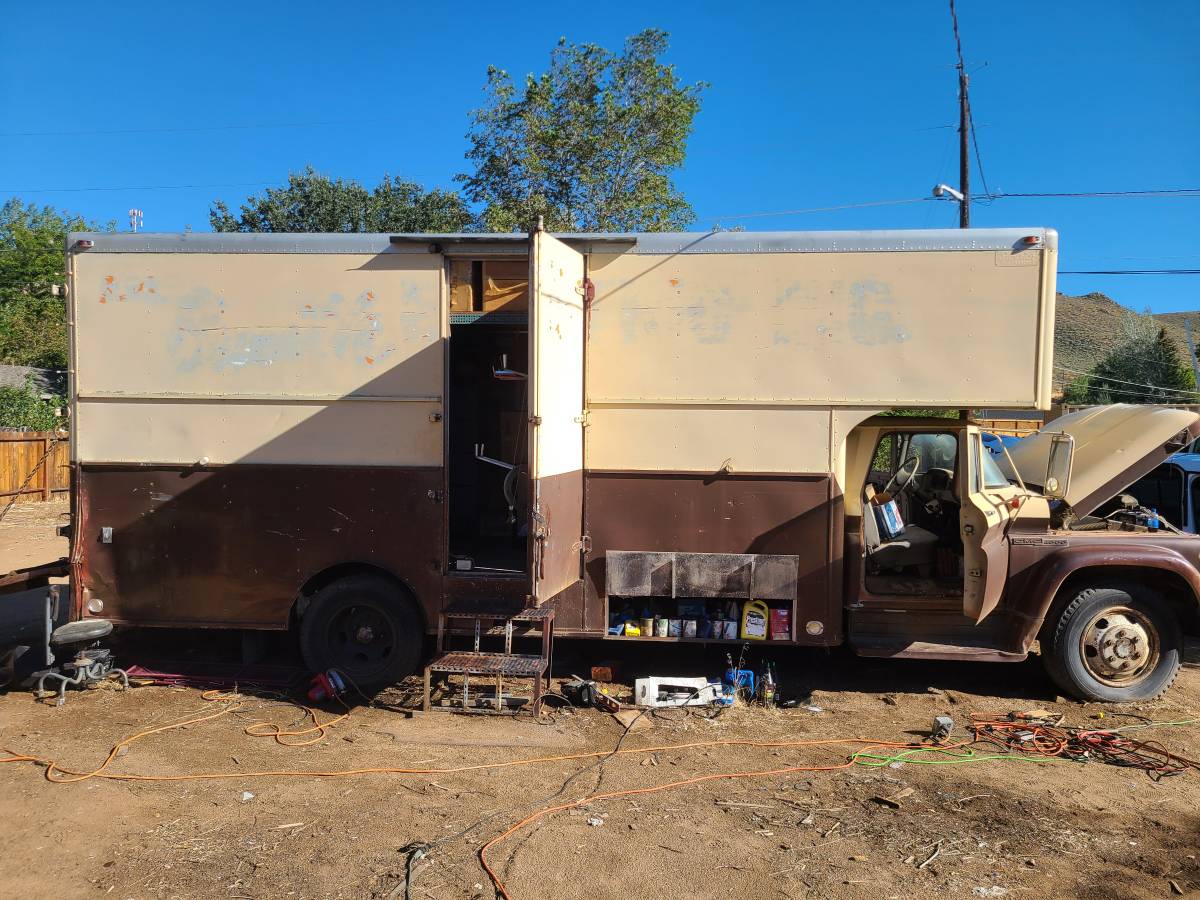 Gmc-v4000-1962-brown-4