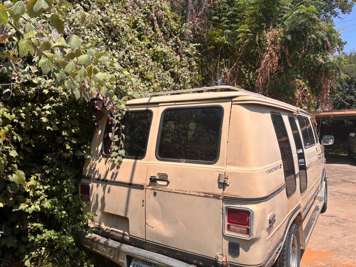 Gmc-vandura-1984-yellow-13