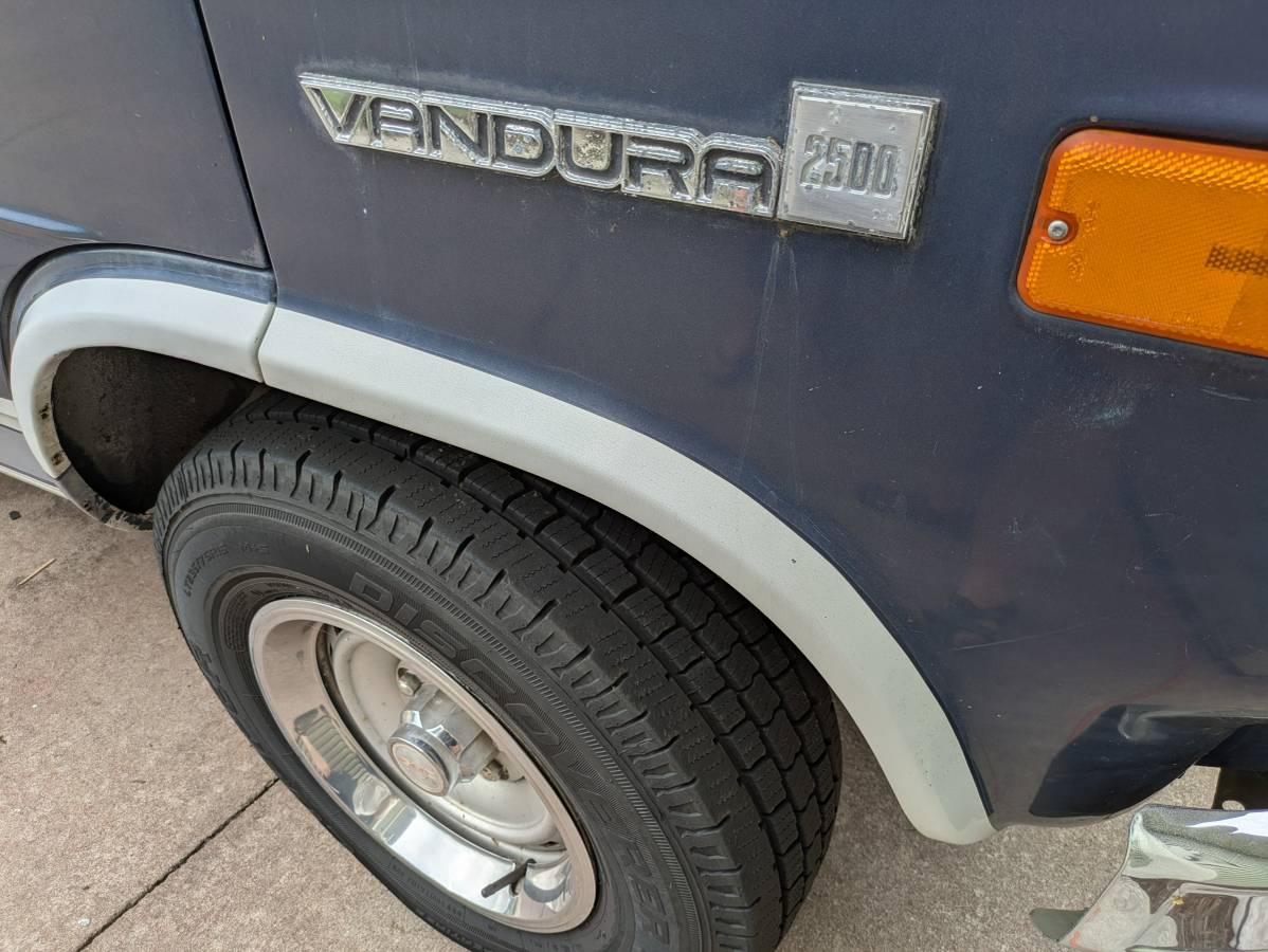 Gmc-vandura-2500-1987-blue-6