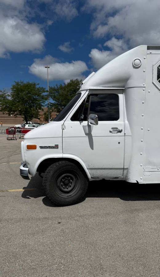 Gmc-vandura-3500-1994-white-12