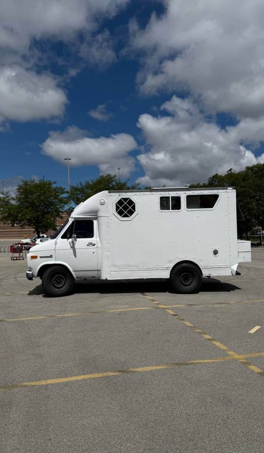 Gmc-vandura-3500-1994-white-13