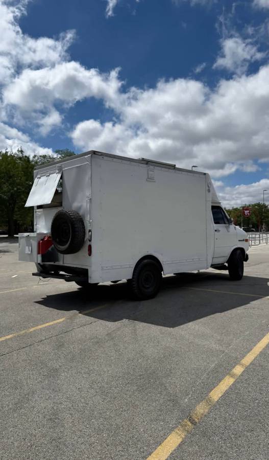 Gmc-vandura-3500-1994-white-16