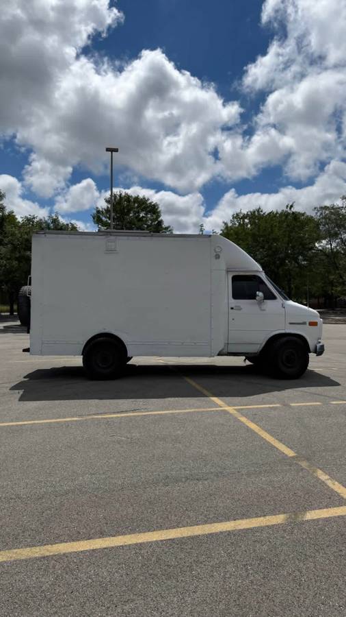 Gmc-vandura-3500-1994-white-17