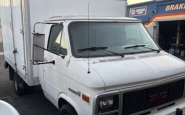 Gmc-vandura-g3500-1995-white-1
