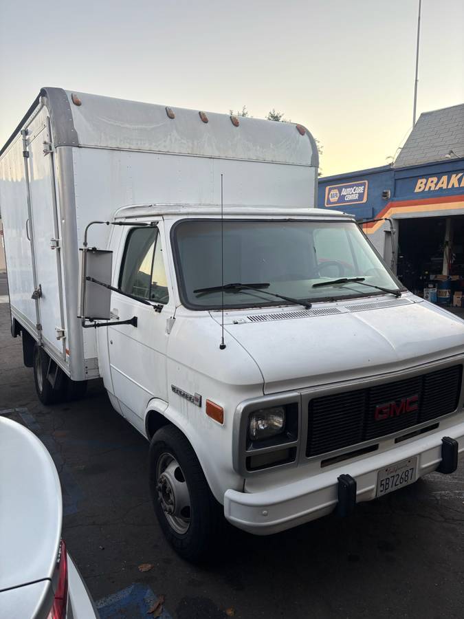 Gmc-vandura-g3500-1995-white-1
