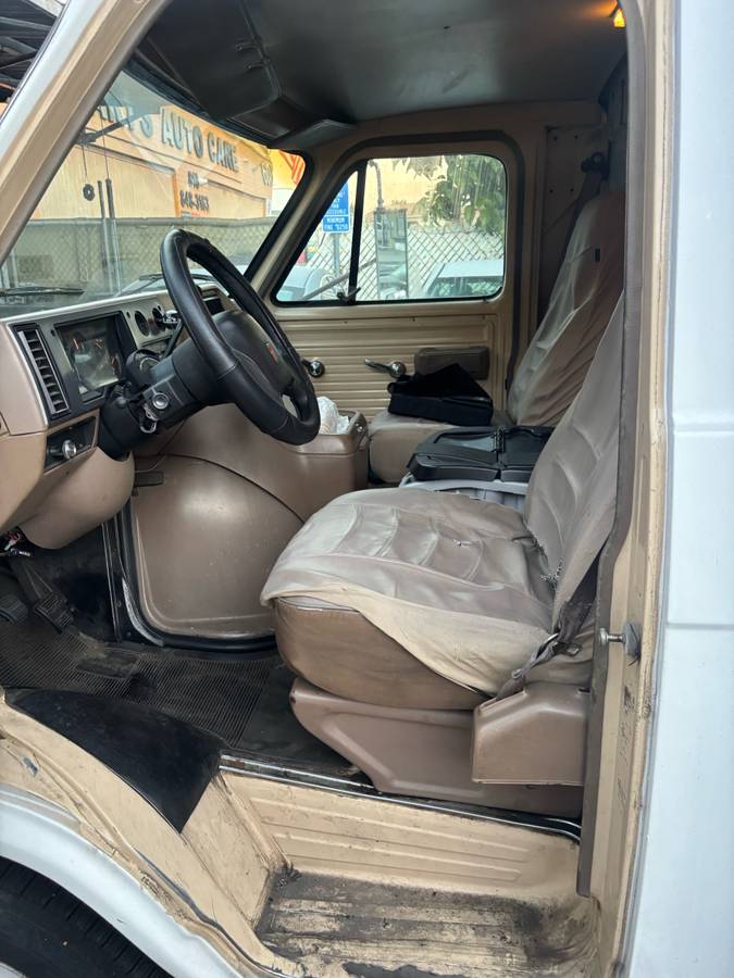 Gmc-vandura-g3500-1995-white-2
