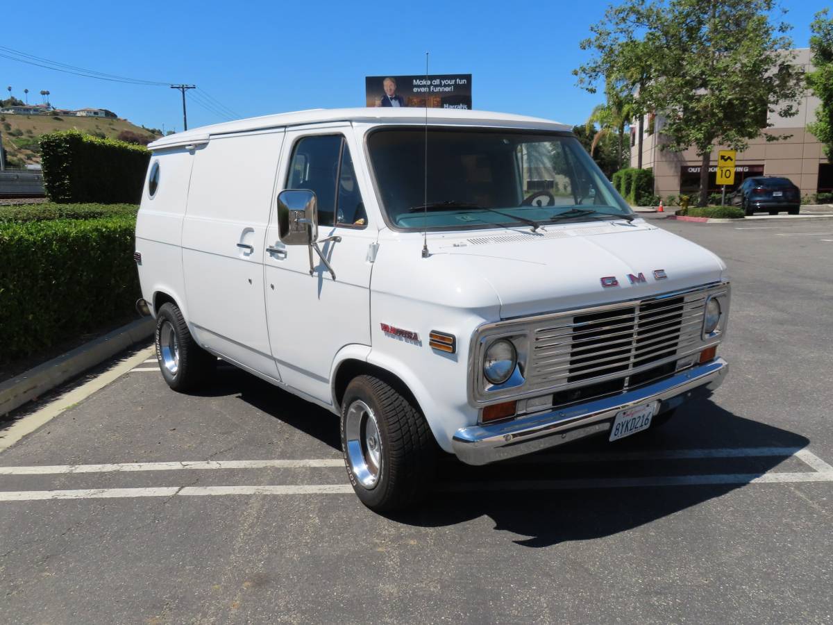 Gmc-ventura-1976-white-1