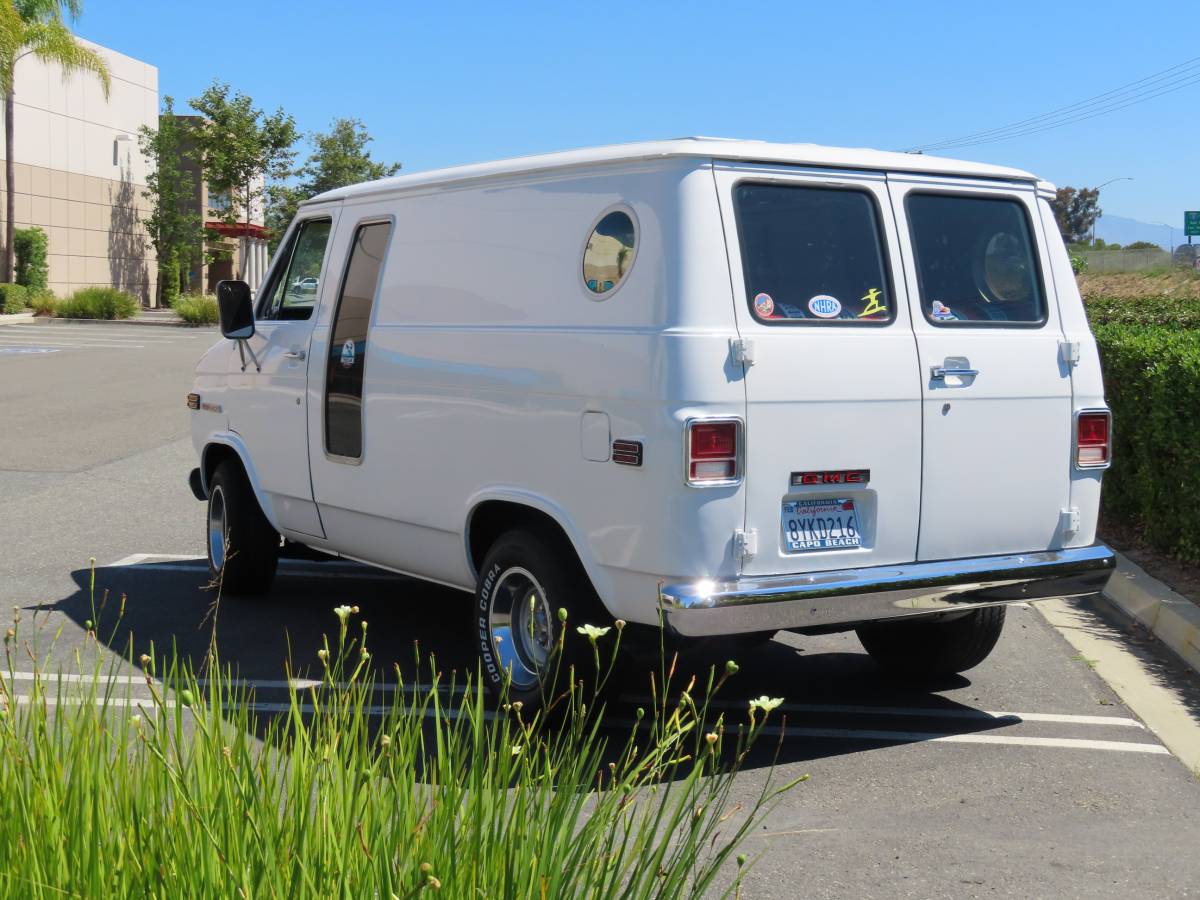 Gmc-ventura-1976-white-10