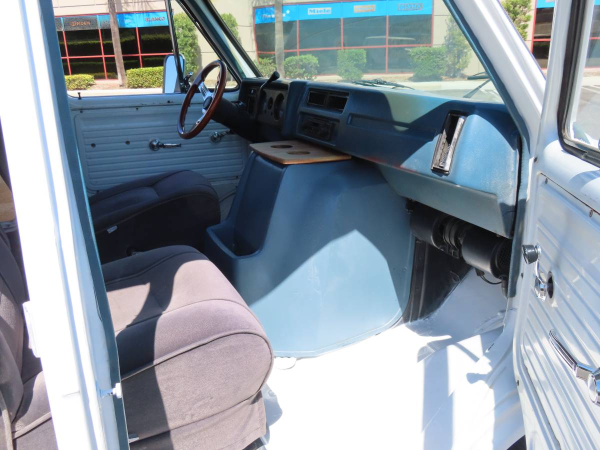 Gmc-ventura-1976-white-12