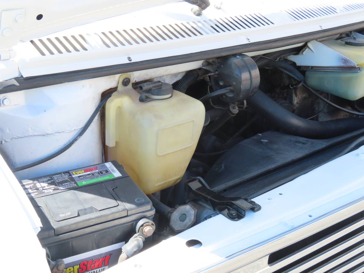 Gmc-ventura-1976-white-16