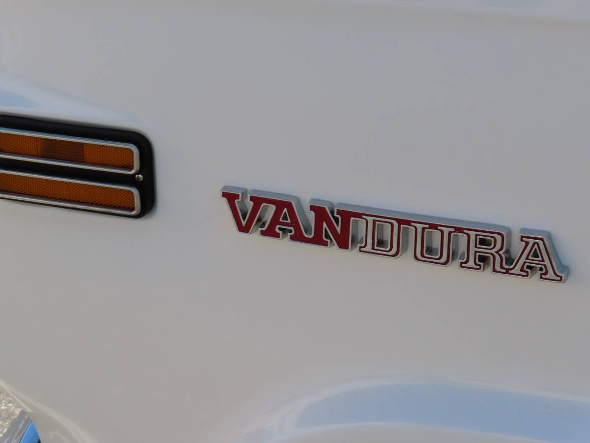 Gmc-ventura-1976-white-17