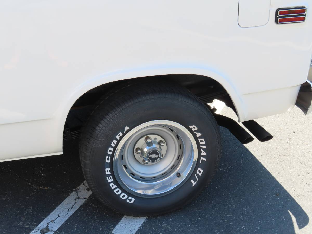 Gmc-ventura-1976-white-18