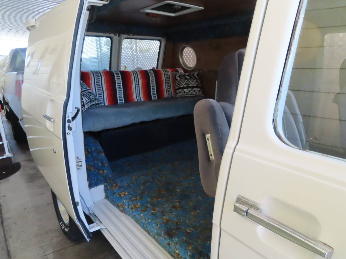 Gmc-ventura-1976-white-23