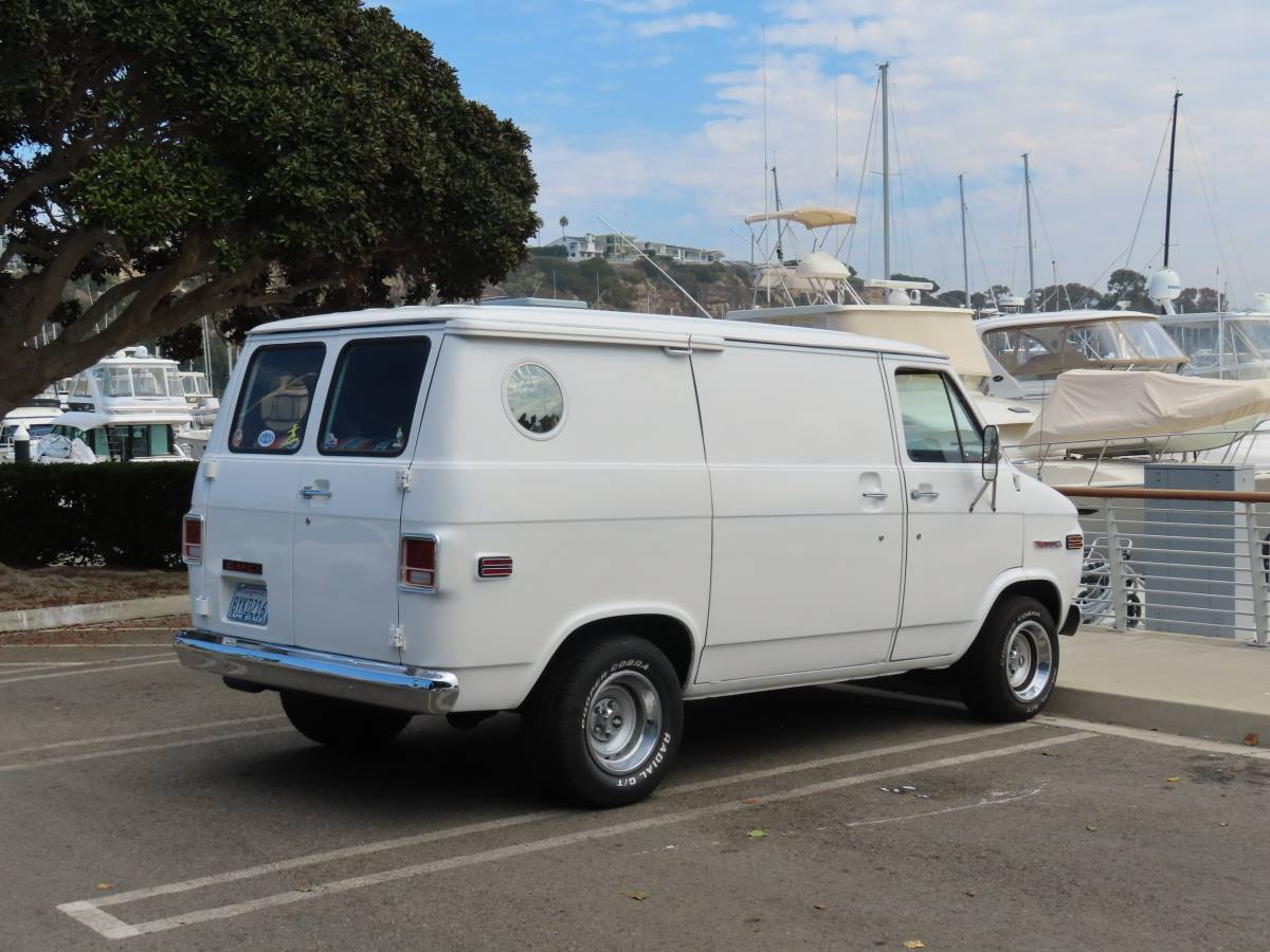 Gmc-ventura-1976-white-9