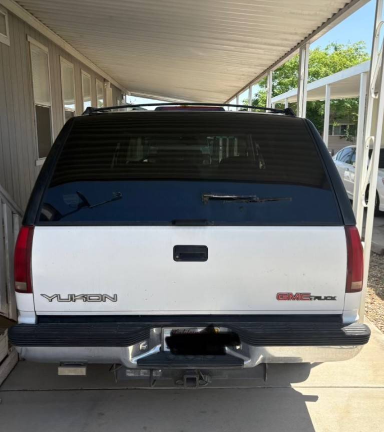 Gmc-yukon-1996-white-4