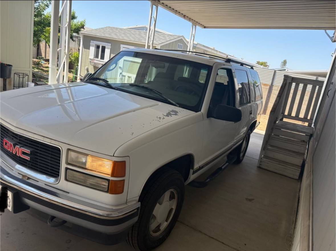 Gmc-yukon-1996-white-5