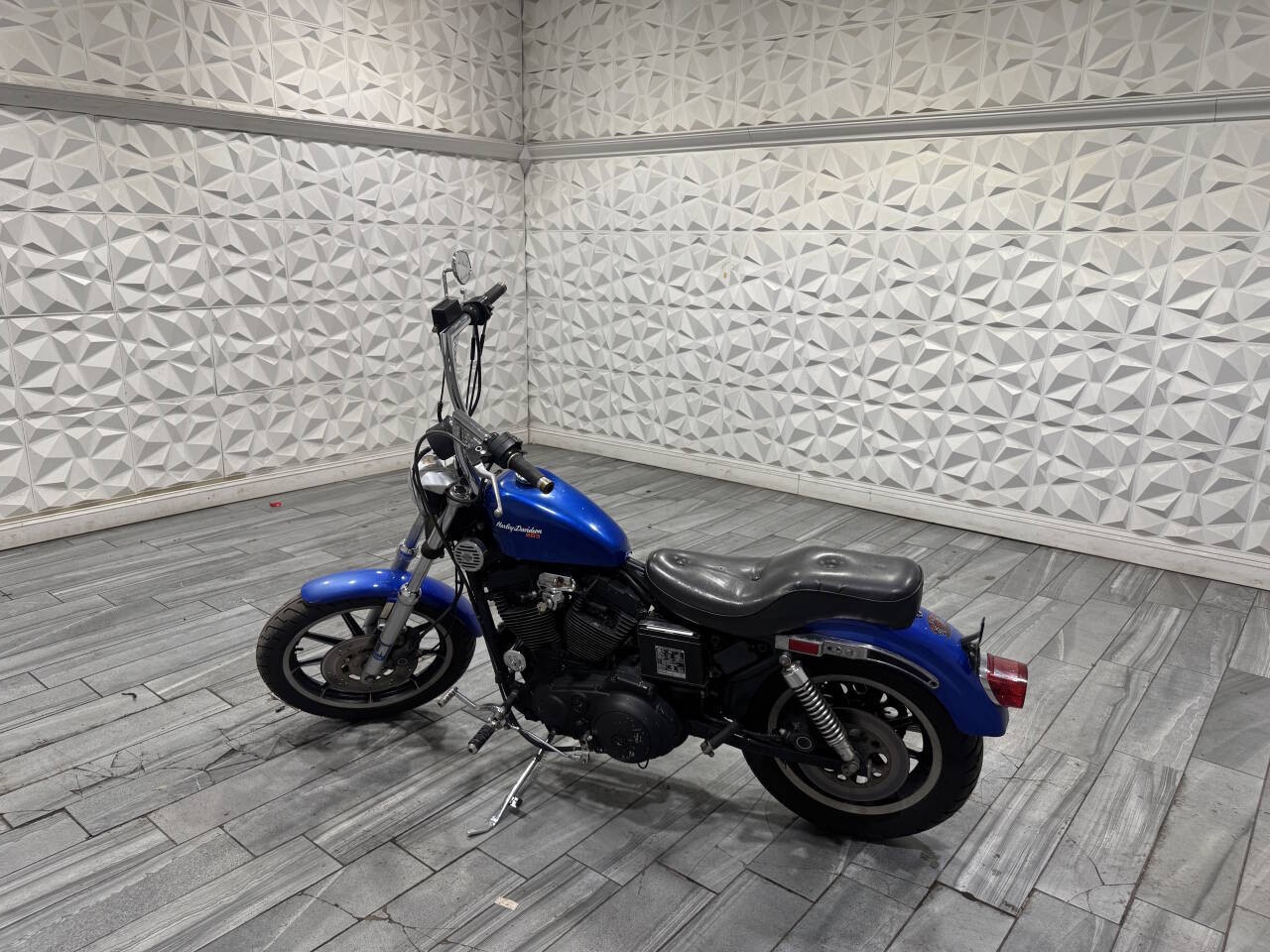 Harley-Davidson-XL-883-Hugger-1988-Motorcycles-Scooters-4