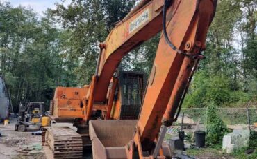 Hitachi-uh10lc-diesel-1985-orange-1