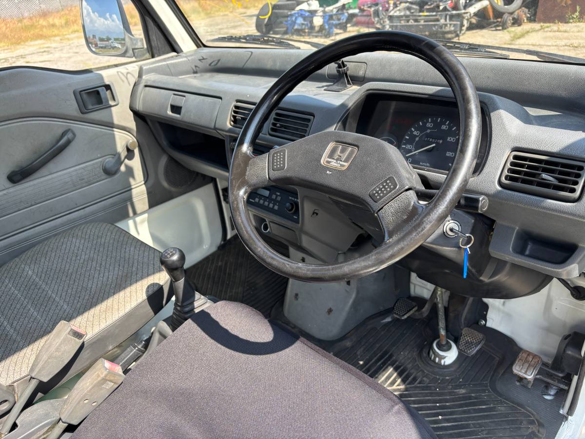 Honda-1995-white-21