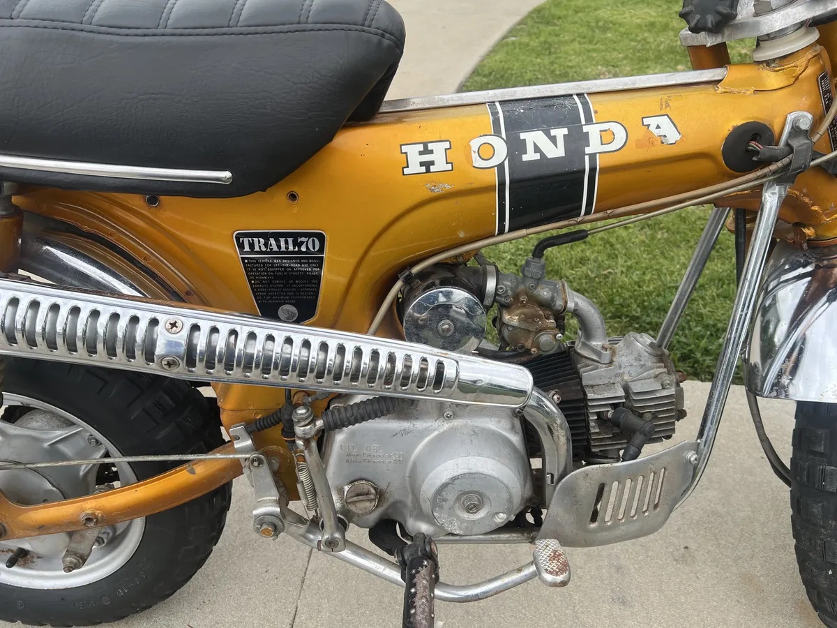 Honda-Ct70-1970-Gold-Black-Seat-11