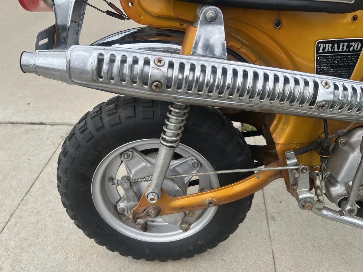 Honda-Ct70-1970-Gold-Black-Seat-12