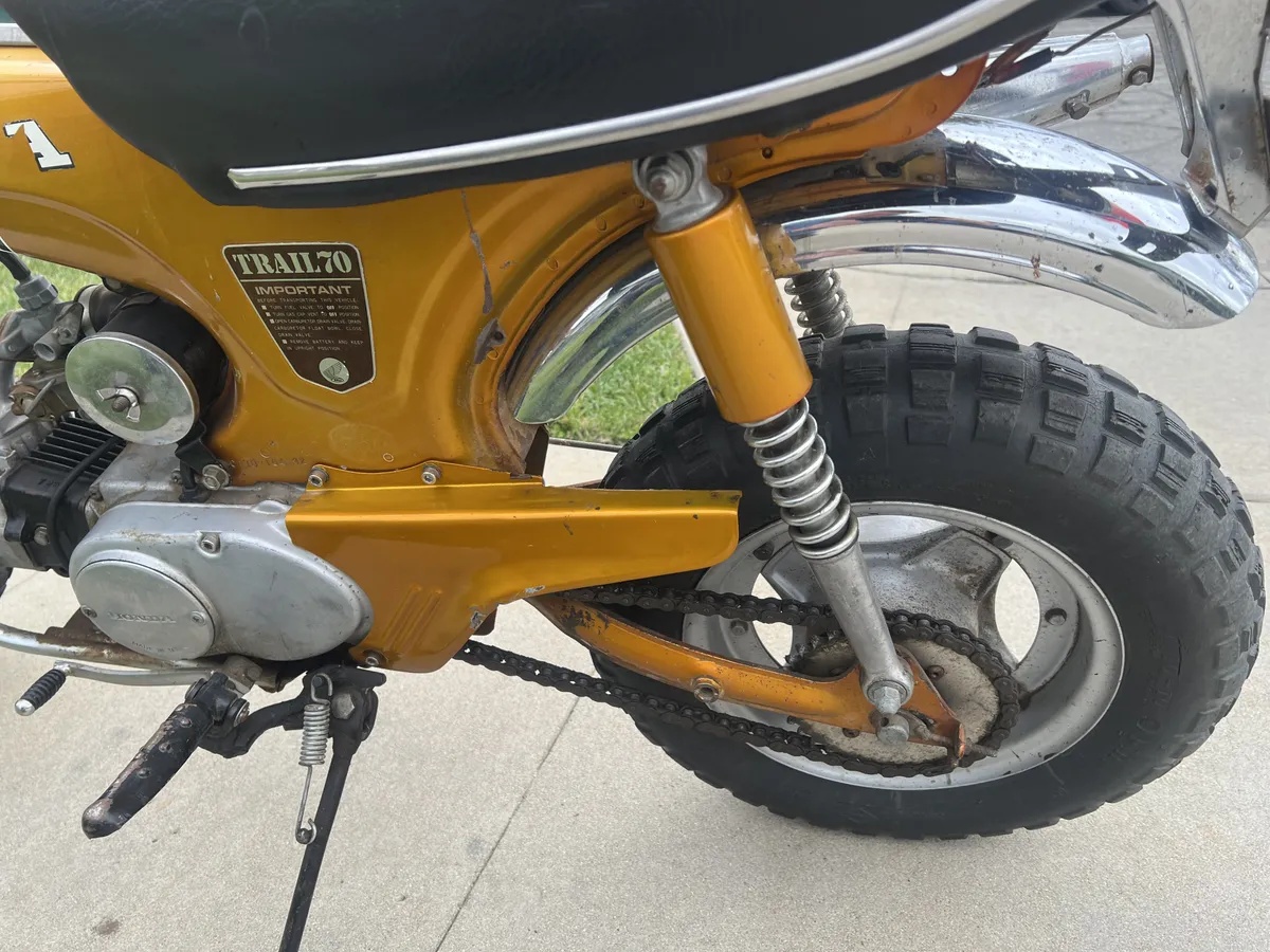 Honda-Ct70-1970-Gold-Black-Seat-14