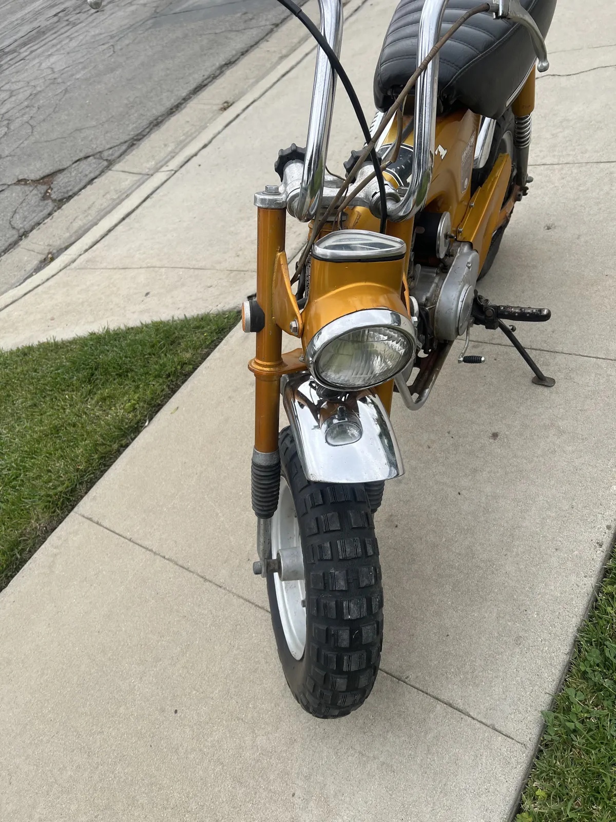 Honda-Ct70-1970-Gold-Black-Seat-3